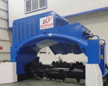 Fully hydraulic crawler remote control composter