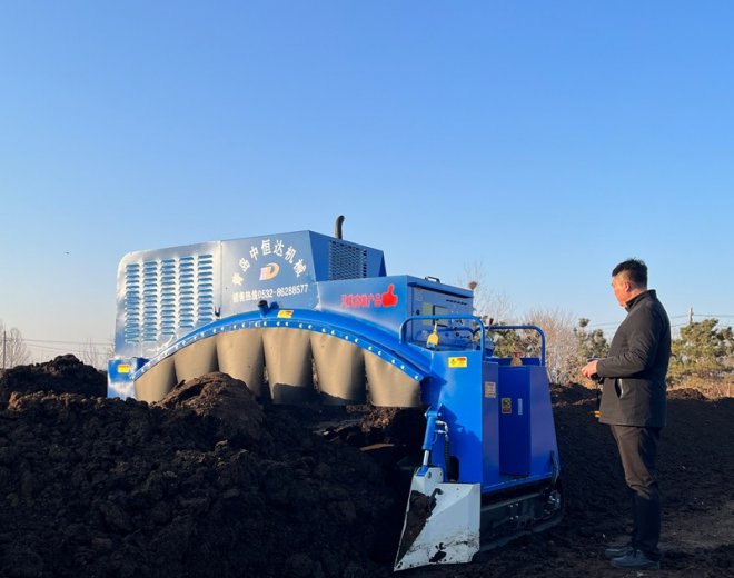 Fully hydraulic crawler remote control composter